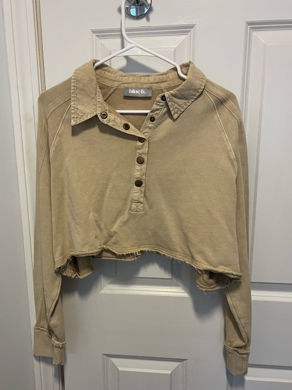 blue.b Cropped Button-Up Pullover in Light Khaki